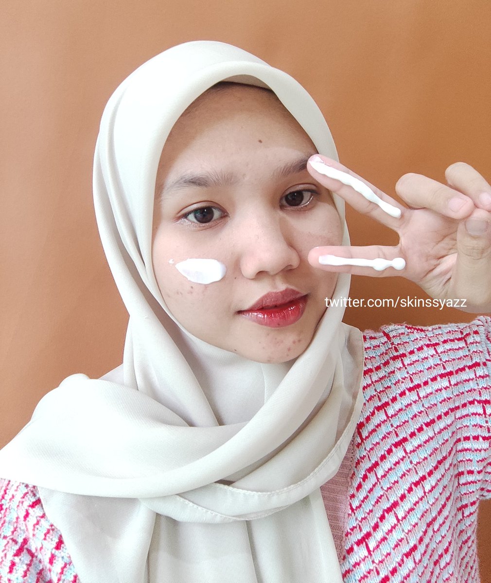 skinssyazz's tweet photo. Acne prone skin suka bingung pilih sunscreen? 
Takut malah bikin jerawat makin banyak, takut menyumbat pori-pori, takut iritasi.

I feel u guys ᵕ̈♡
Tapiiiii sekarang udah banyak brand yang bikin sunscreen khusus untuk acneprone skin ﾟ𐦍༘⋆

#racuninskincare https://t.co/7NTYY5l6DQ