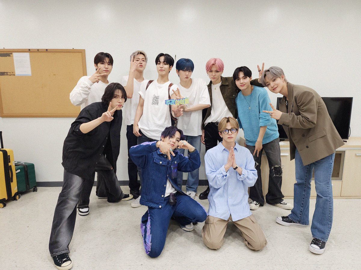 Immersed in the joy of attending Weekly Idol alongside my beloved brothers. This occasion gifted us with plentiful heart-to-heart conversations, forging an experience that undoubtedly ranks among the paramount highlights of this year.