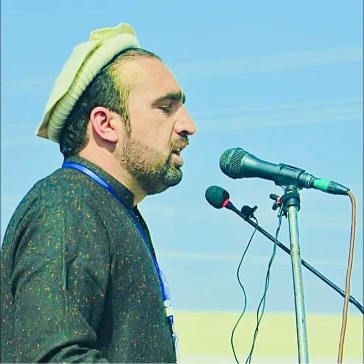 #ReleasePashtunMissingPersons
زيکم‌ وزير چيري دي.
لا څو مياشتې راهيسي د رياست لا خو د شمالي وزیرستان ډير تکړه ملګري زکيم وزير  او ورسره دوا نور ملګري په جبري تور اغوا کړي تر اوسه يي نه عدالت ته سپارلي نه يي خوشي کړي