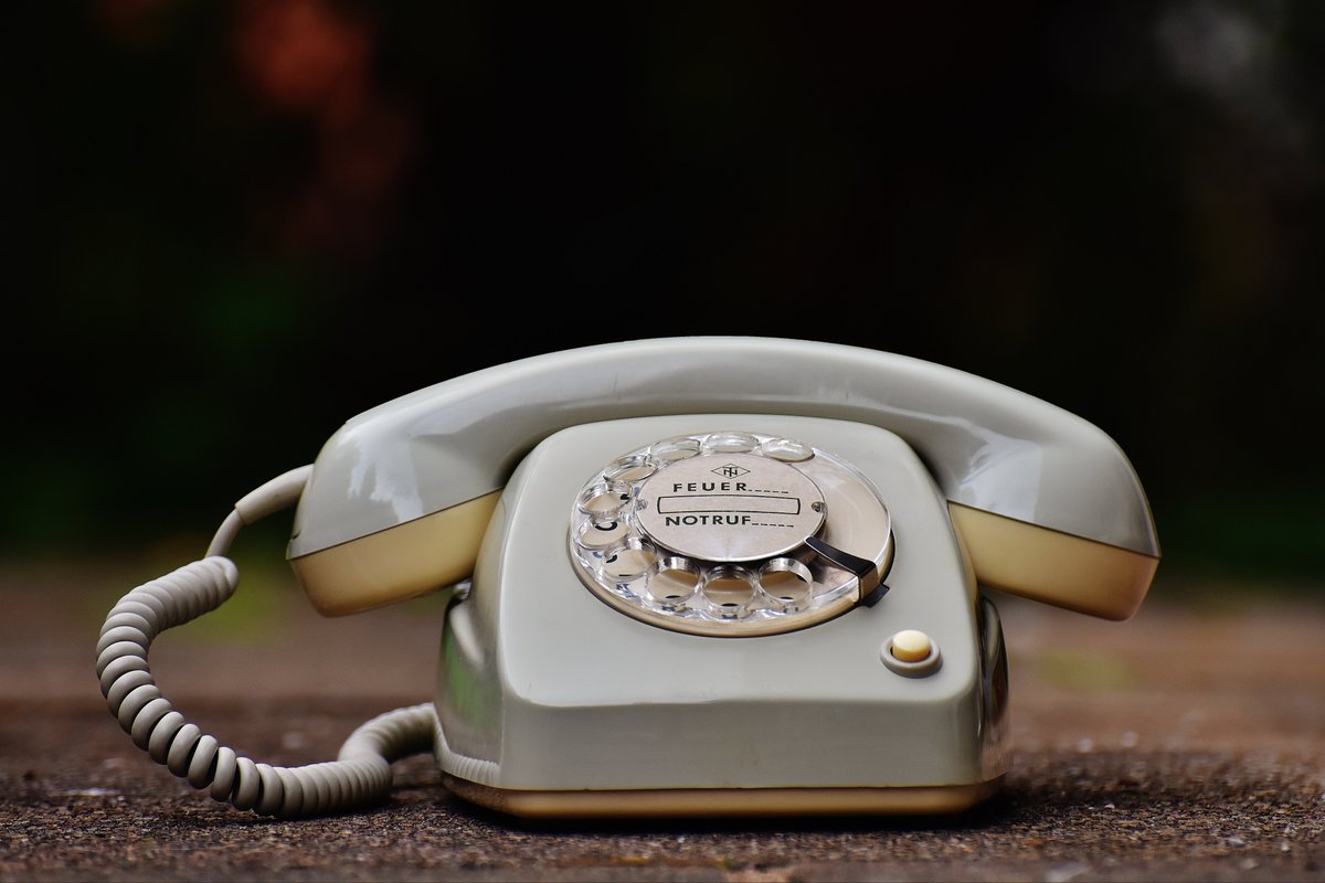 AtmanBOUBA's tweet photo. Puis avant les #smartphones, le #téléphone fixe fut…
Et vous, quel téléphones fixes avez-vous connus ? Vous souvenez-vous de vos anecdotes ?
🆎#AtBOUBA #HistoireTICs #MyFirstTechStory #XpoTICs #TICs #Histoire https://t.co/WHwmIJZCL1