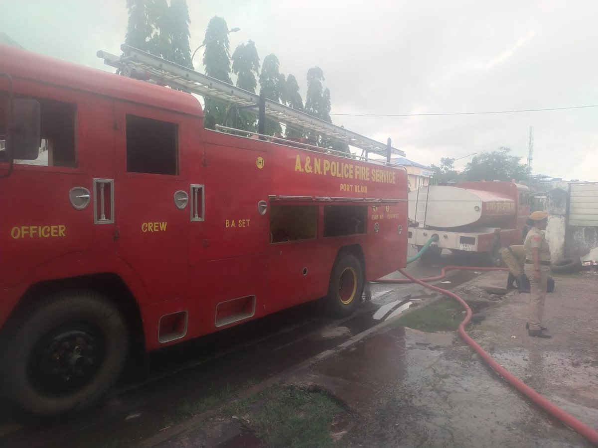 FireService_ANP's tweet photo. #FSAberdeen &amp; #FSMarine Prompt action averted major Fire at a Store Room near Light House Junction, Aberdeen Bazar.

With the efforts of 04 Fire Tenders, the Fire was successfully doused.

No casualties were reported, and property worth Rs. 1.5 crore was saved. https://t.co/rANK585Uh1