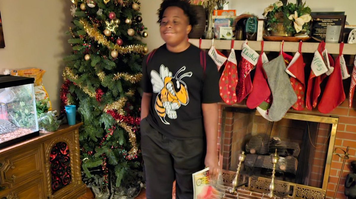 Seasoned4u's tweet photo. There go our babies.... Happy first day of school to all the #wearejcps🎓 students, bus drivers, teachers, and staff💕
Y'all know we believe education is the great equalizer in our household and its #4down2togo over here:-)
The last of our kids, James and Jaiden, are now 9th & 10th graders at Central High School. Jaiden wanted to wear his #crocs and not his new gym shoes, and James IV was running from the camera as usual, but they are on their way!
#proudmomalert🚨 #CHS #humpdaymotivation #humpdayvibes #firstdayofschool #jcpsfirstday