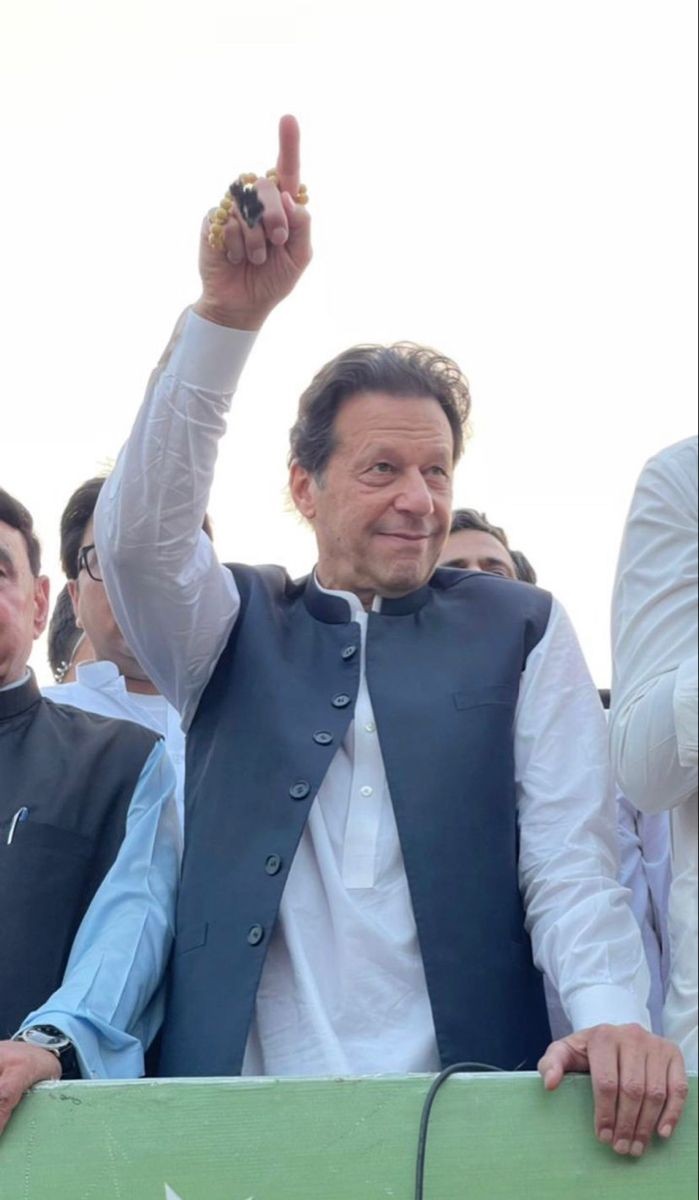 جس طرح آپ انصافینز نے  اس ہیش ٹیگ کو 
#عمران_خان_کو_رہا_کرو  ٹاپ پینل کردیا ہے 
اسی طرح اس ہیش ٹیگ  #یکطرفہ_فیصلہ_کالعدم_قرار_دو  کو ٹاپ پر لانا ہے 
 جیت کپتان کی ہوگی انشاءاللہ