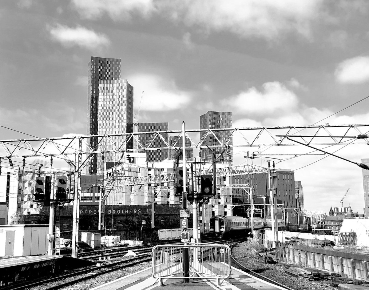 Great to see the changing skyline of Manchester 🏢🏢🏢🏢🏢🏢

Liverpool's planning department need to take note!