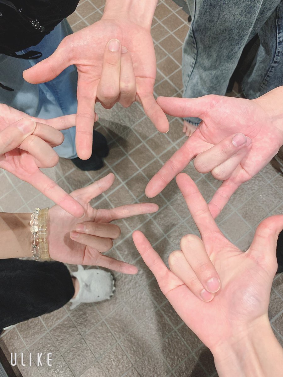 今日もダンス練〜！！！！！
やっぱこの5人だよな！！！！！
(太一)
#ヘヴヘリ #FABEL
