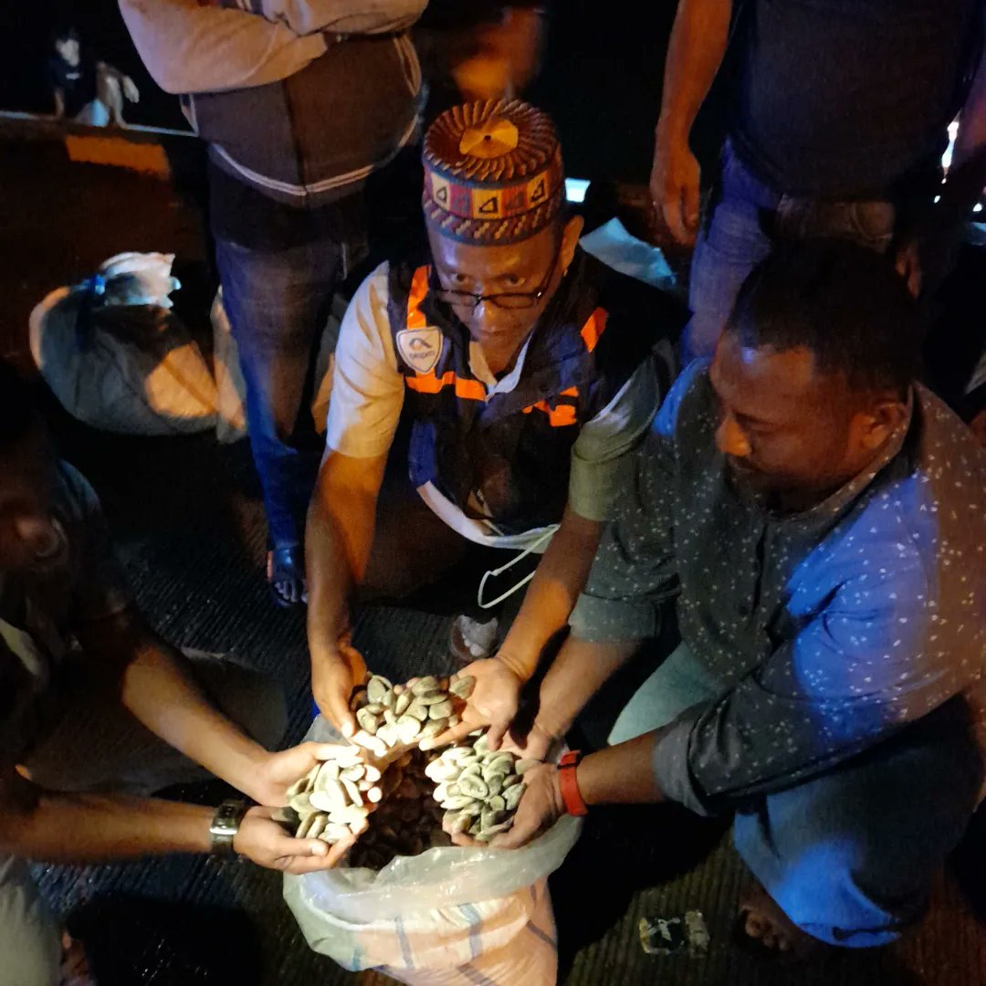 BKIPM_Langsa's tweet photo. #onehealthkipm Stuffing dinihari Kerang Batik Hidup dari kuala Langsa tujuan Pelabuhan Satun Thailand
#KKPThrive 
#MenteriKKP 
#MenteriTrenggono 
#EkonomiBiru https://t.co/kkqF66LhxK