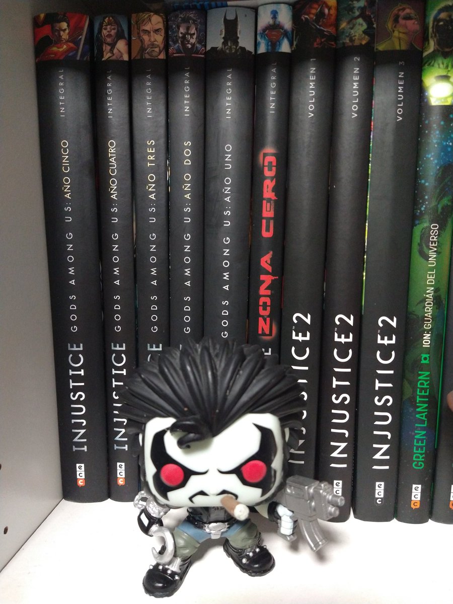 NeoDaVe's tweet photo. Cada vez que ojeo #INjustice me fascina más y más la ida de olla de @TomTaylorMade, y lo que me gusta. Pero lo de #DCSOS es aún mejor, y más loco. Tremendas series. #DCcomics https://t.co/ZCDgB7mlsx