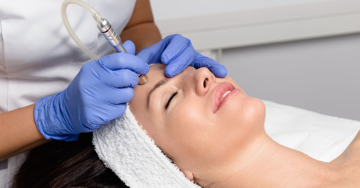 #DidYouKnow 
Dermabrasion is the secret weapon for achieving smoother, younger-looking skin. This procedure gently exfoliates the top layer of skin to reveal a fresh, radiant complexion.

For appointments
📞 7338010101
✉️ info@dnaskinclinic.in
#Dermabrasion #RadiantSkin