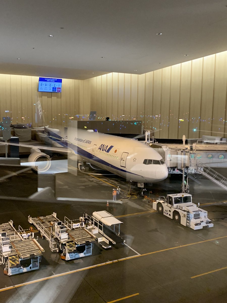WReiiii's tweet photo. 初めての国内全巻ANAラウンジ

今年はJALもANAも頑張るからな✈️ https://t.co/l6VcrhrIC5