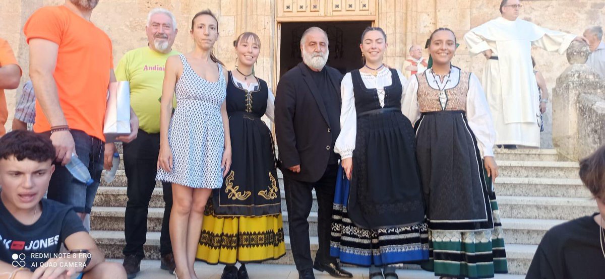 Caleruega, la villa dominica de la Torre de los Guzmán, vibró de nuevo en fiestas y esta vez tuve el honor de sentirlo como pregonero. Gracias por las muestras de cariño por parte de todos. Me encantó acompañar al pleno de la Diputación de Burgos al acto oficiado por el arzobispo