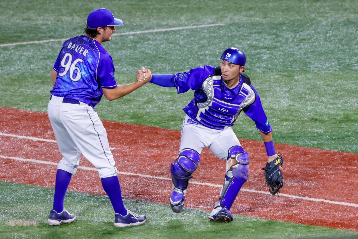 yakyucosmo's tweet image. Trevor Bauer’s line tonight

7.0 IP, 4 H, 0 ER, 0 BB, 10 K, 108 P

19 consecutive scoreless innings