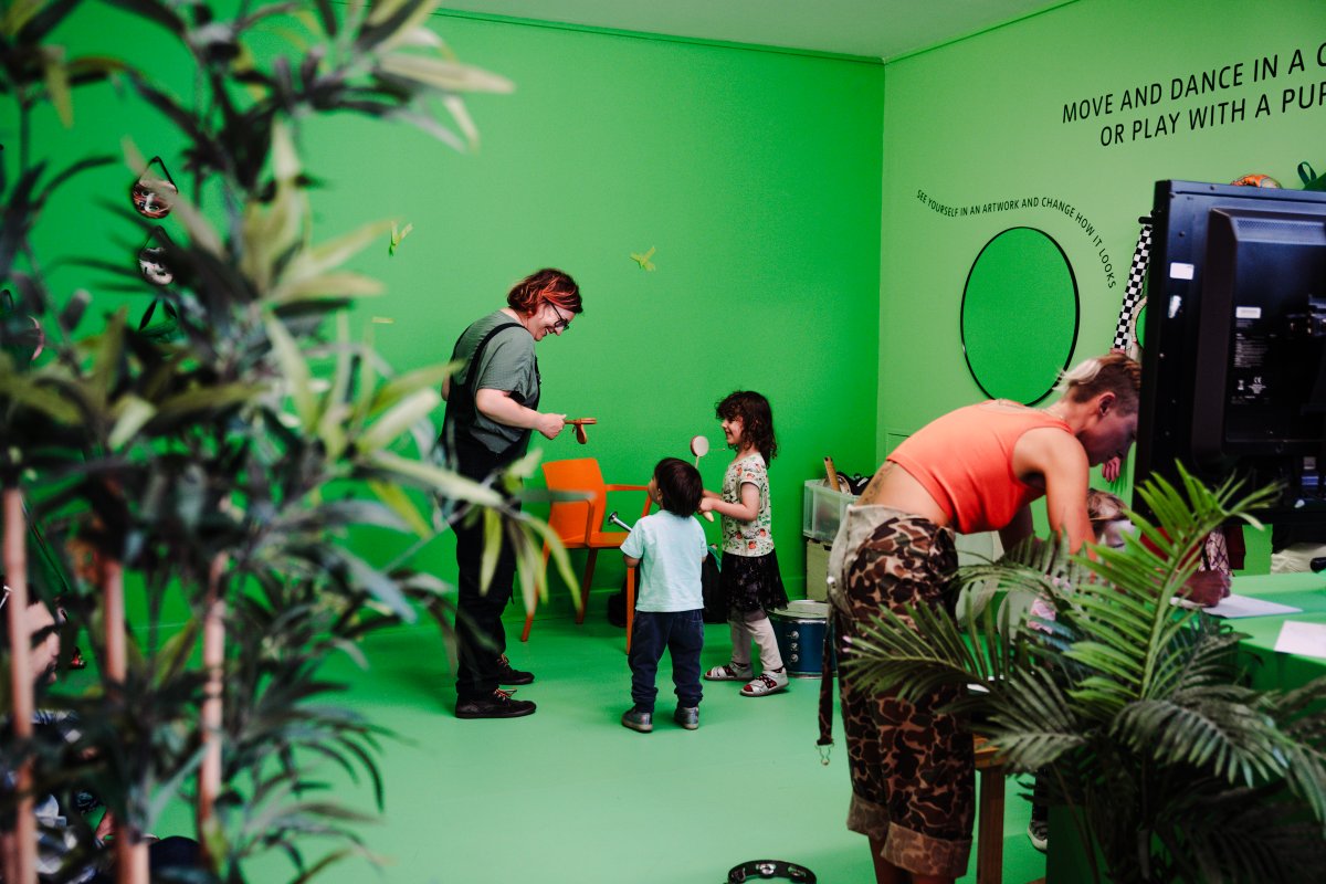 Tate's tweet photo. Pop into our #PlayStudio at #TateBritain - a space for families to make and create in the galleries. 🔴✂️🎤 Featuring a sound wall, sculptural costumes, and sensory play, it's FREE and open every day of the holidays!

See you in the galleries soon. https://t.co/tCOSAnSI7w https://t.co/Jf7u2CjFDz