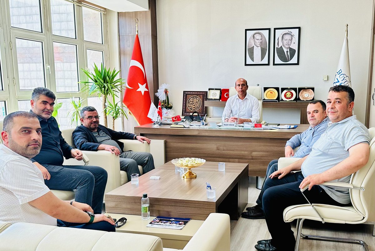 halilugur1971's tweet photo. Ak Parti Şahinbey İlçe Başkanı Sayın Abdülkadir Sökücü ve yönetimini ağırladık.

Sayın Başkanımıza ve yönetimine nazik ziyaretleri için teşekkür ediyorum. 

@FatmaSahin 
@abdulhamitgul 
@Abdlkadirs27 https://t.co/Wy6zl1ONfU