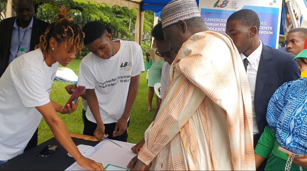 njidesmond's tweet photo. The Minister of Youth, @MFoutsou has opened the Cameroon Forum on Adolescents #CFA and lauded the #1point8 campaign in CMR. We presented him some results of the survey on What Young People Want for their well-being in Cameroon. The Minister noted that good health is a top demand. https://t.co/KPYCx4jIrX