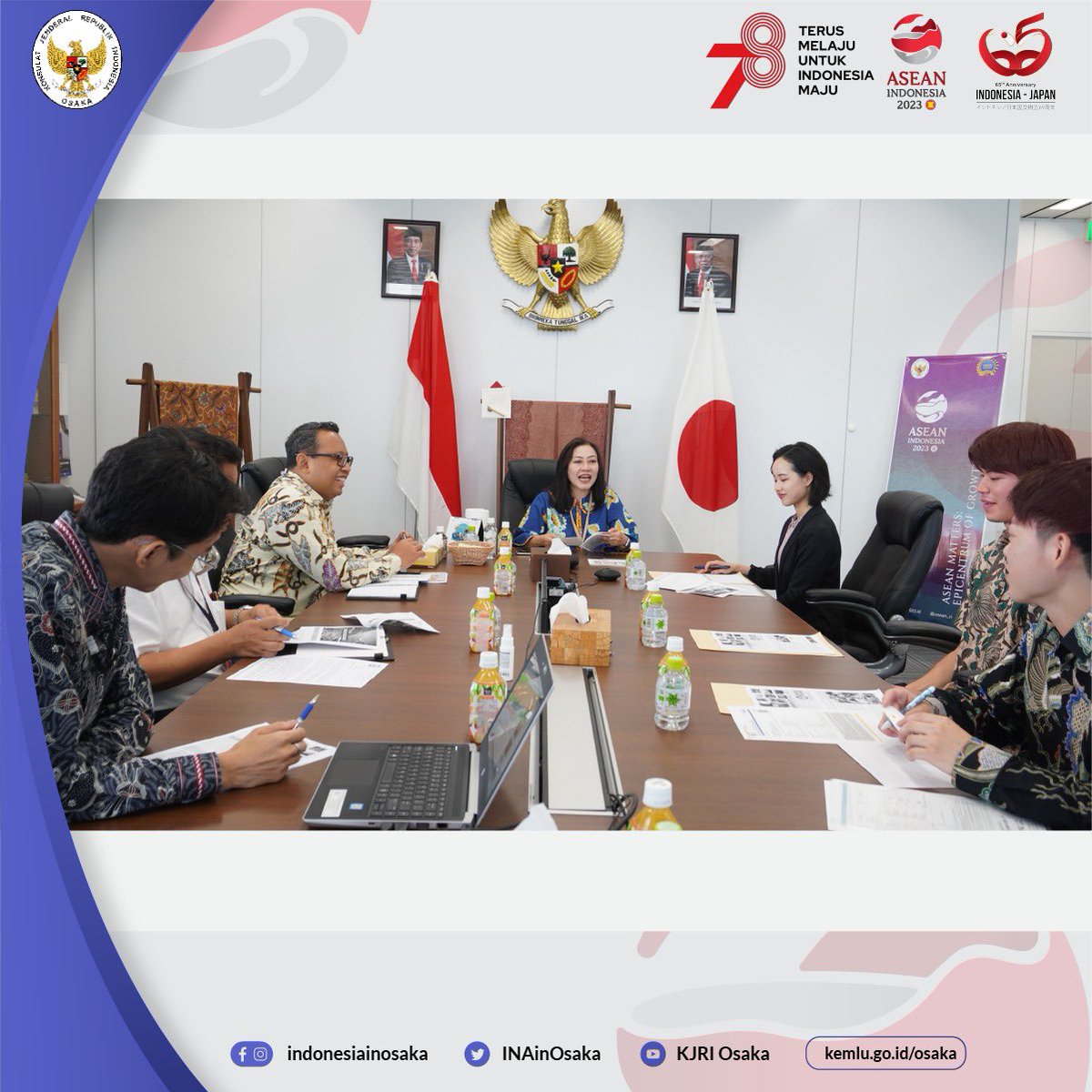 INAinOsaka's tweet photo. Konjen RI @jhenict71 ajak 3 pemudi dan pemuda Jepang penerima beasiswa Darmasiswa dari wilayah kerja KJRI Osaka menjadi duta persahabatan 🇮🇩 dan 🇯🇵 saat pre-departure briefing (Senin, 7/8).

Omedetou Mas Yuhi, Mba Nanoko, dan Mas Ken!

#IndiDiplomasi
#Darmasiswa
#IndonesianWay https://t.co/tSAZ5Hnyvg