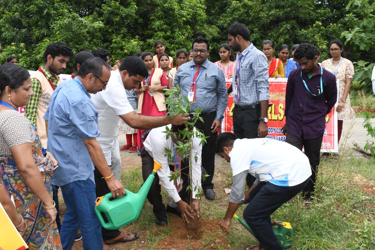 LBRCE1's tweet photo. NSS initiative of My Country , My land on behalf of Azadi ka Amrit Mahotsav. #nss #IndependenceDay2023 #lbrce #mynation #myland #ugc #nirf #aicte https://t.co/gUbgfIpaZ0