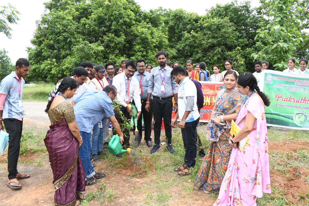 LBRCE1's tweet photo. NSS initiative of My Country , My land on behalf of Azadi ka Amrit Mahotsav. #nss #IndependenceDay2023 #lbrce #mynation #myland #ugc #nirf #aicte https://t.co/gUbgfIpaZ0