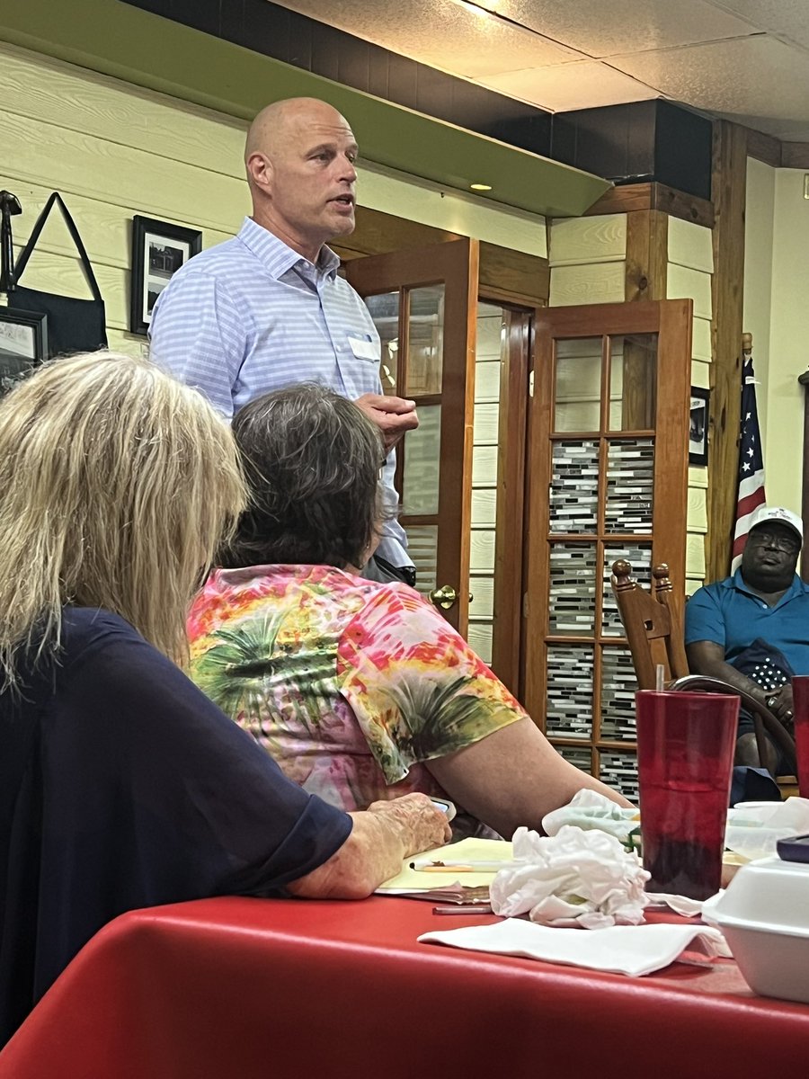ChiefVitiello's tweet image. We spent some time in Victoria, VA with Lunenburg Co Republicans.  Very patriotic group committed to the best country on the planet!   Thanks to all who joined us and shoutout to Chair Mike for hawking raffle tickets and being a great host. #retireTimKaine #Virginia #secureborder
