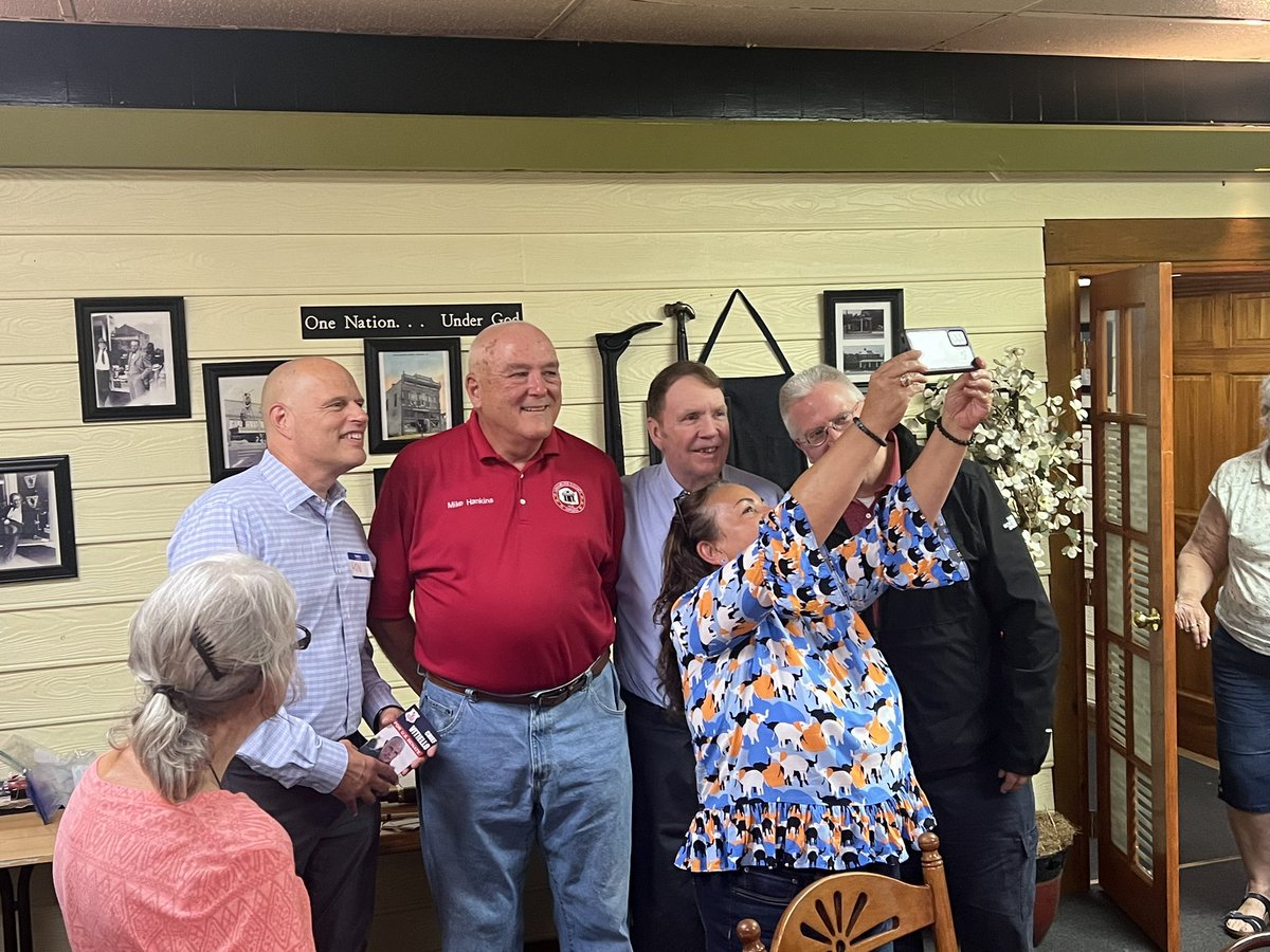 ChiefVitiello's tweet image. We spent some time in Victoria, VA with Lunenburg Co Republicans.  Very patriotic group committed to the best country on the planet!   Thanks to all who joined us and shoutout to Chair Mike for hawking raffle tickets and being a great host. #retireTimKaine #Virginia #secureborder