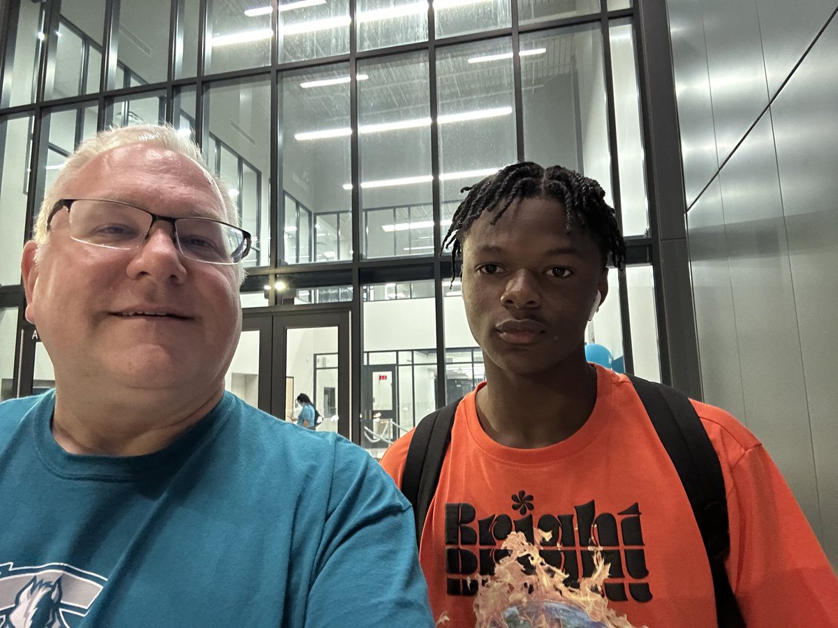 Marquis B. has the distinction of being the FIRST Charger to arrive on the FIRST first-day ever! #ChargedUp  #ForgeAhead ⁦<a href="/FortBendISD/">Fort Bend ISD</a>⁩