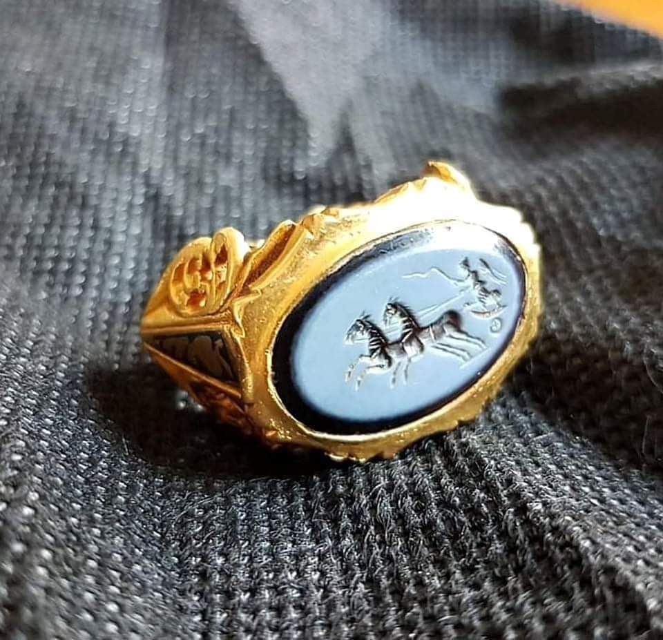 In 2018, Somerset Archaeological Team excavated a Roman-era lead coffin when, not far from coffin, Jason Massey came across this gold-sided onyx intaglio seal ring (200-300 AD).

It is believed to have been ring of a Roman legionary commander. This was inferred from depiction of