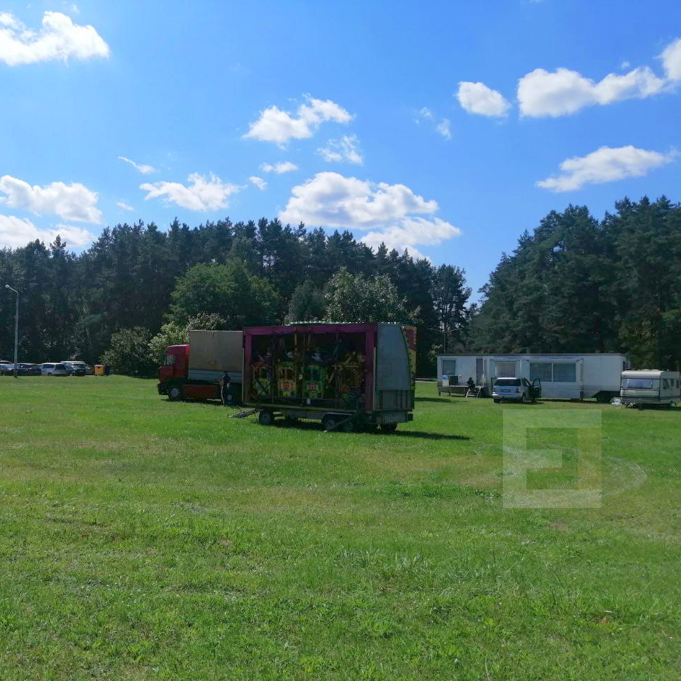 Около «лягушатника» разворачиваются карусели 👍