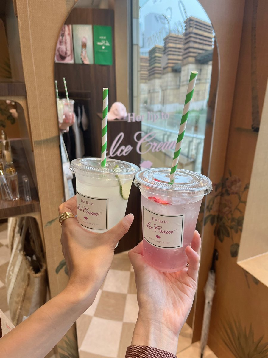 rb_97herme's tweet photo. 2回目のアイス屋さん🤍
今回はドリンクを🥤
お気に入りのダブルボウと限定のキャップとカゴバッグのallハリプコーデでした🤎
#herlipto https://t.co/RNFuuDNcSK