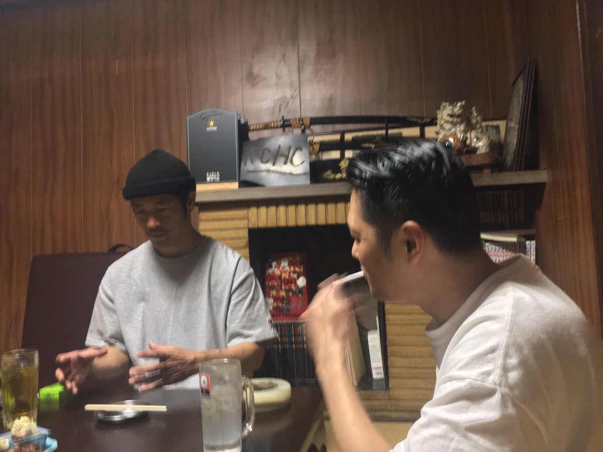 THRHkillers's tweet image. 本日公開‼

THRH＆TIGER SPLIT CD [FIGHTING  OUR UPSETS]  
発売に伴いレーベルオーナー江頭氏(KiM Vo)とテツヤ氏(THRH Vo @rebel__1028 )のサシ呑み対談

fou-terminal.com/taidan10-1/

#さし呑み対談
#fightingourupsets
#thrh
#kimhc
#frontofunion
#tigerhc
#fou_terminal