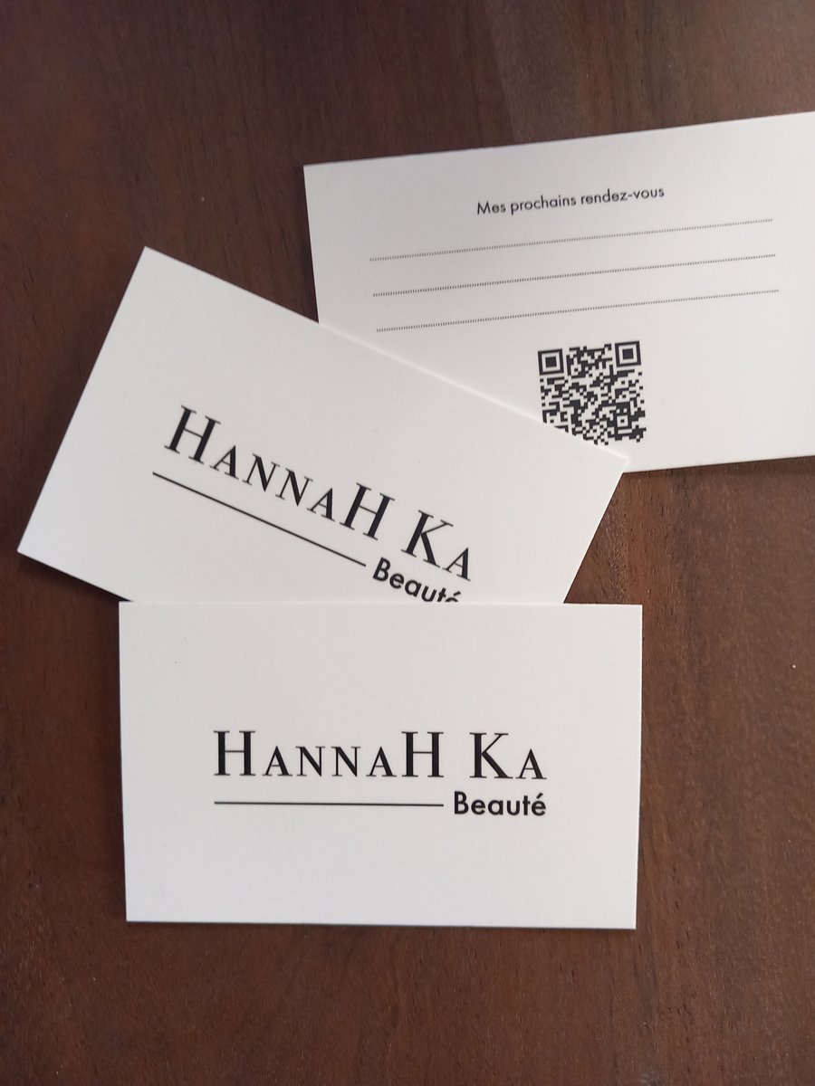 D2com1's tweet image. La cerise sur le 🍰, et voici la carte de visite épurée et minimaliste. Un Soft Touch avec vernis sélectif 3D pour souligner l'élégance et le raffinement des salons d'HannaH Ka 😍 On adore !!!
#GraphicDesign #D2com #publicité