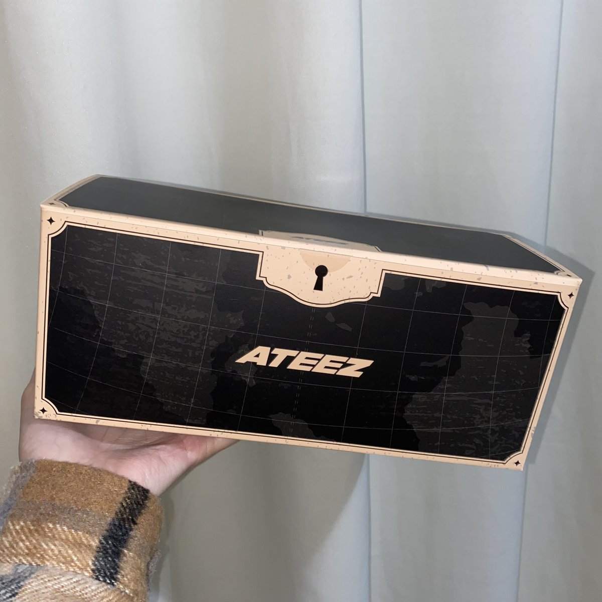 hyepoetic's tweet photo. Feedback muito mais que positivo pra @ehrisstore que me trouxe a lightiny pro show!
Chegou no prazo informado além de toda comunicação durante a compra e envio super atenciosa. A caixa chegou bem protegida e em perfeito estado! Muito obrigado por todo o carinho e qualidade 💜 https://t.co/rPSOwkGv8L