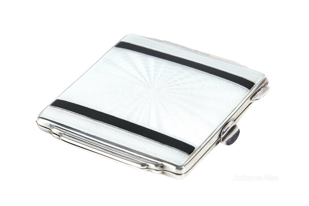 antiques_atlas's tweet photo. For sale on Antiques Atlas is this  Fine #ArtDeco silver &amp; Guilloche enamel powder compact https://t.co/kY9K14kLck Great Gift 🎁Idea  From Paul Watson Antiques #silvercompact #silverpowdercompact  #vintagecompacts #powdercompacts #vintagevanity #compactcollection  #Antiques https://t.co/tVtog3b19o