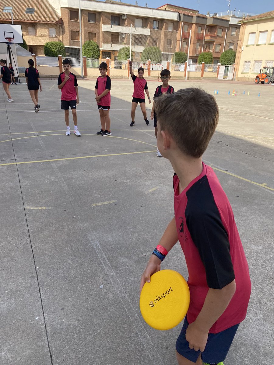 CampusPrade's tweet photo. 📣Está semana deportes alternativos 
Datchball, Ultimate fresbe, touchball, Korfbal. 
🥅🥍🤿🏓🪀🏸🏏⛳️
#TRX #pradejon https://t.co/Dq43TJu0fR