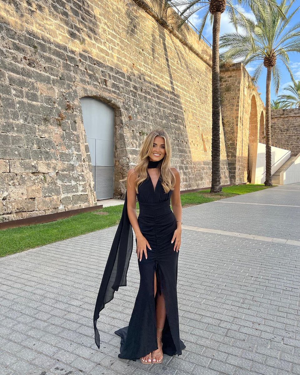 ClubLLondon's tweet photo. What to wear when you’re feeling dramatic ⬇️ Kiana Portman stuns in Whimsical | Black Chiffon Plunge Fishtail Maxi Dress With Scarf Design 🖤

Shop the style here - https://t.co/6WvJIOHxyl 📲 https://t.co/UYN09xuDPk