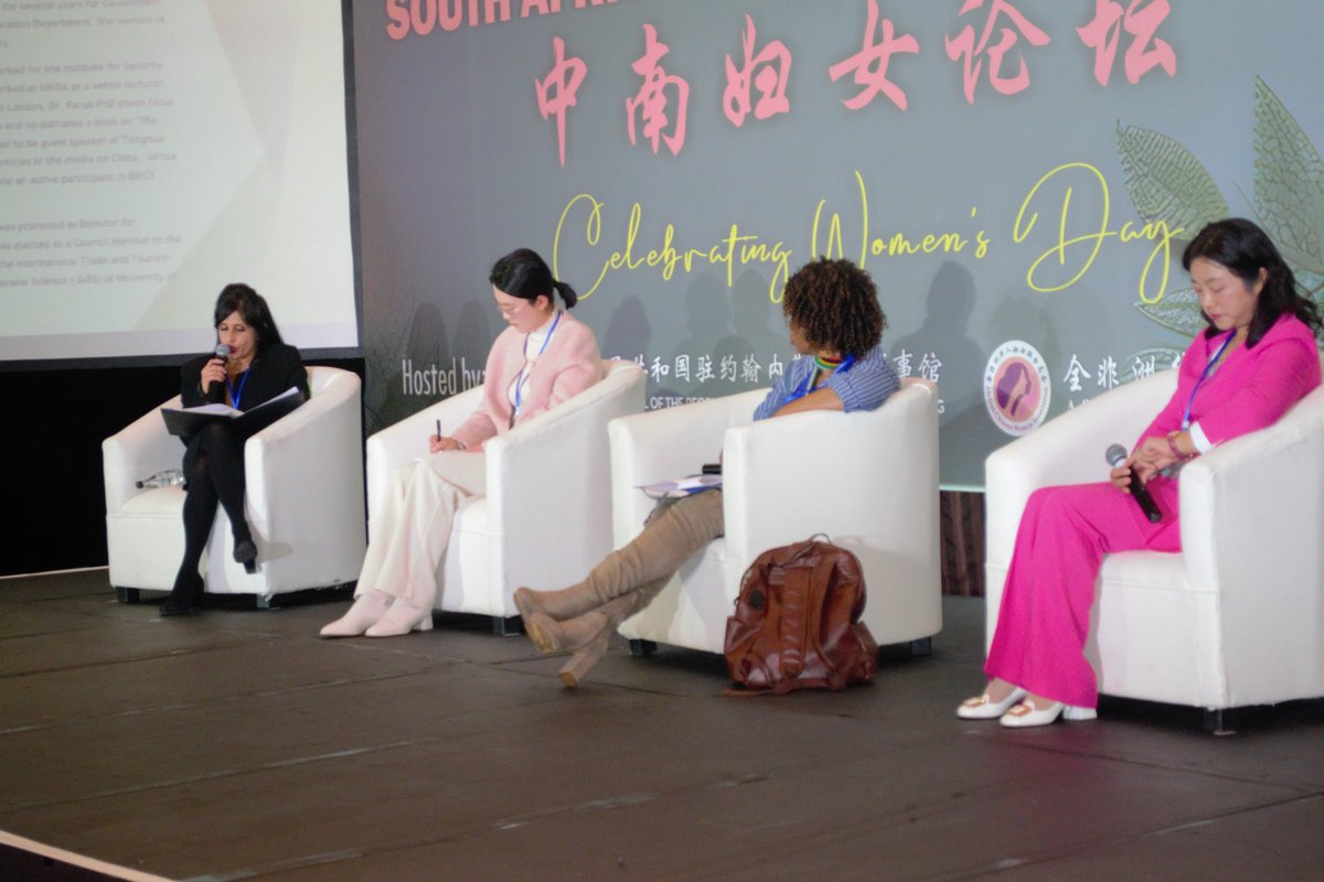 witschinaafrica's tweet photo. Celebrating #WomensDay2023 

The @witschinaafrica in the South Africa-China Women's Forum, celebrating the role of women in the nations. The Forum was held on the eve of Women's Day by the @ChnConsulateJhb and the Africa Chinese Woman Association. https://t.co/UIReTGtsZo