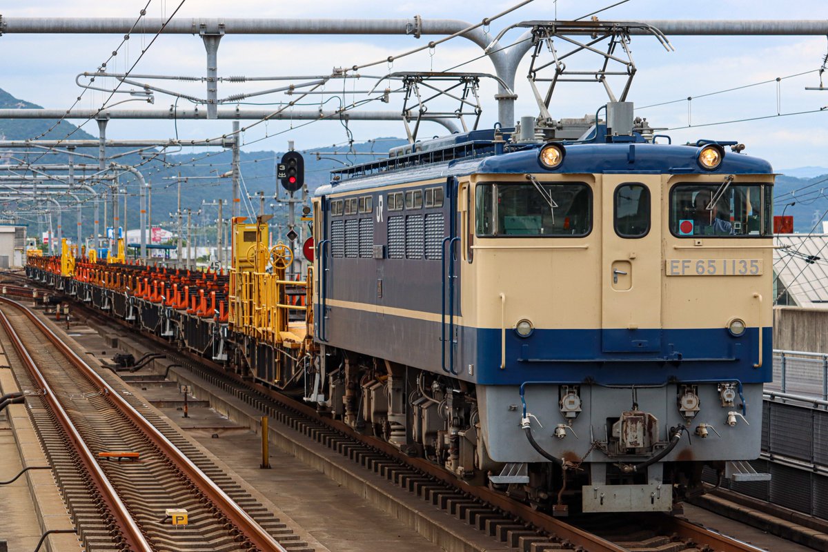 115N02's tweet photo. 2023年 8/8
『岡山支社工臨返空』
EF65-1135+ロンチキ12B

加古川の皆さんありがとうございました！ https://t.co/2cTe7umUGz