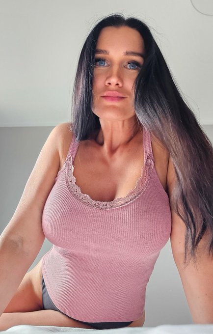 Come to chat 😉 https://t.co/XaQxlG2duz https://t.co/MBP7s3qep0