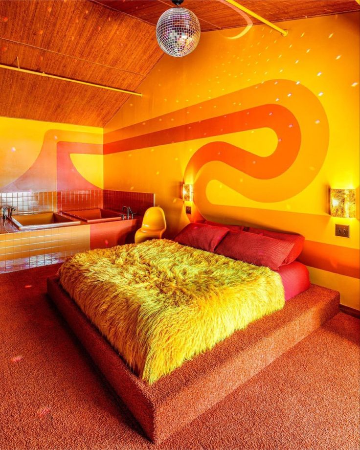 designdocument's tweet photo. Inside the Very Orange Dive Motel's "Honeymoon" Suite in Nashville 🧡🏵️ https://t.co/S9Sm0hxFmX