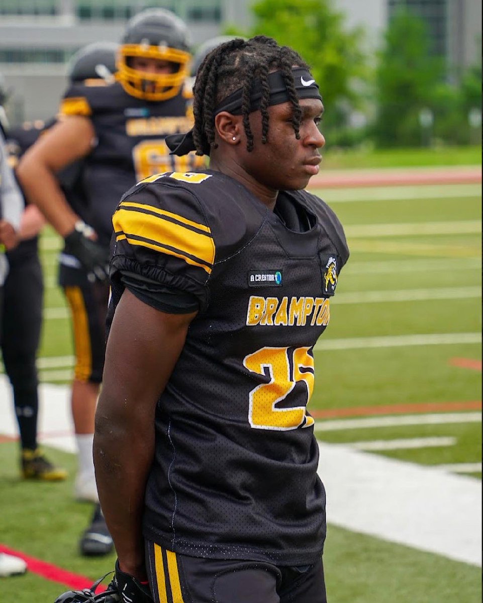smuFTBL's tweet photo. The Huskies Family is excited to welcome our last Dawg to the pack, Nick Park! Nick comes to us from Brampton, Ontario, where he attended William Academy. Nick is a stellar running back, who’s able to flip the field quickly with his returning abilities. Welcome to Halifax, Nick! https://t.co/hcdRE58E0k