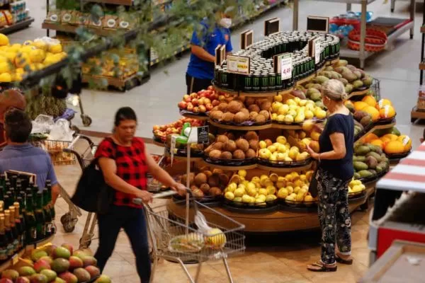 Metropoles's tweet photo. ➡️Caloteiros devem R$ 37 bi em impostos ao GDF. Veja principais pendências
A dívida ativa atual com o Governo do Distrito Federal, contando os juros e as multas, é de R$ 36.892.923.451,93
Leia na coluna #GrandeAngular de @lilian_tahan e @tr_isadora: https://t.co/6AvIKvtLsn https://t.co/DzuqTqiaZ9
