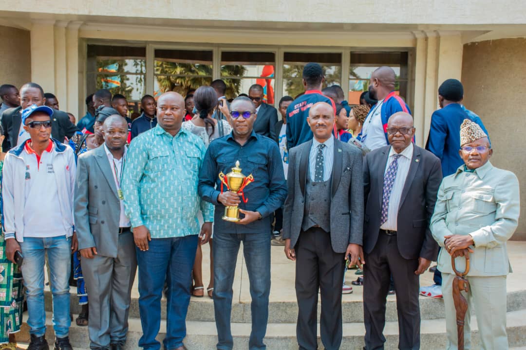 CibalwiraGlordy's tweet photo. SUD-KIVU/SPORTS: Félicités pour leur exploit, le Vice-gouverneur Marc MALAGO KASHEKERE, a reçu en audience, ce mercredi 9 août, les joueurs et dirigeants de l’école de football de Walungu #EFWA, vainqueurs de la 4ème édition du championnat national des jeunes de moins de 17 ans, https://t.co/Rnxx8A1z4r