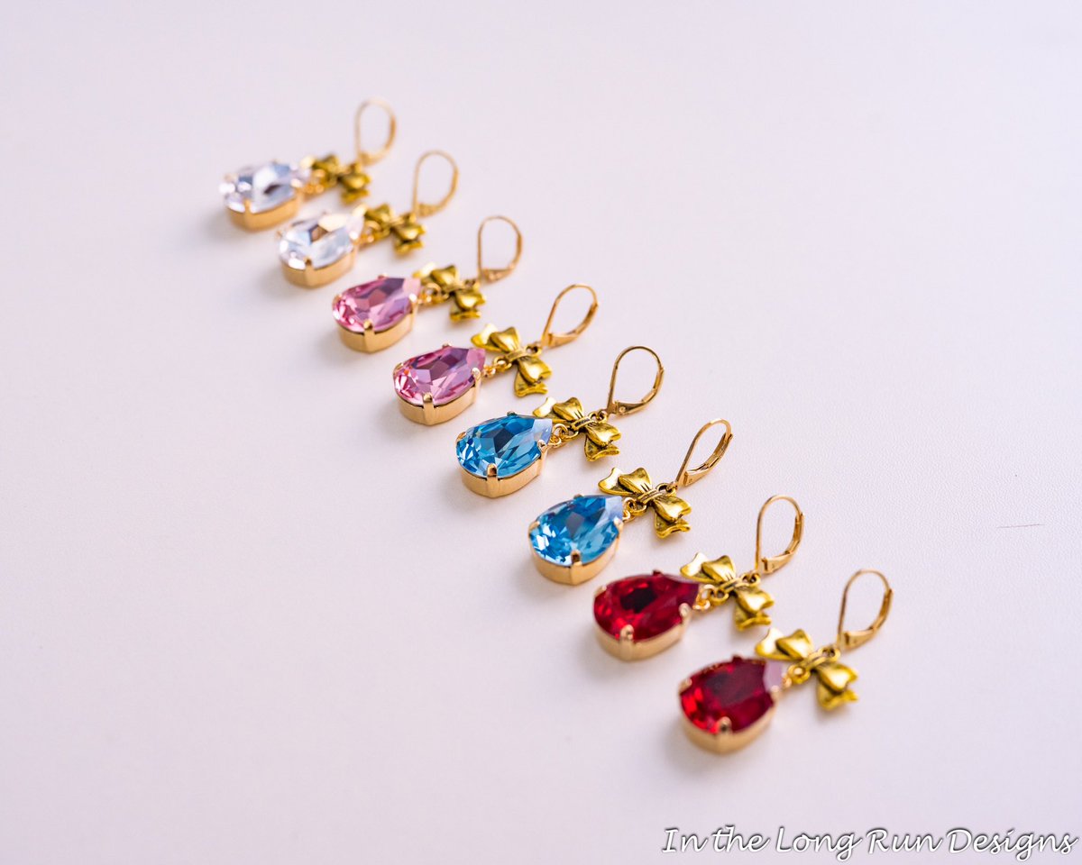 longrundesigns's tweet photo. Gloria here, with a shop restock alert for https://t.co/RgQmp43Wbo! Lots of rhinestones and pearl jewelry this month! Perfect for 18th century and regency costumes. https://t.co/cP9LJMmel7