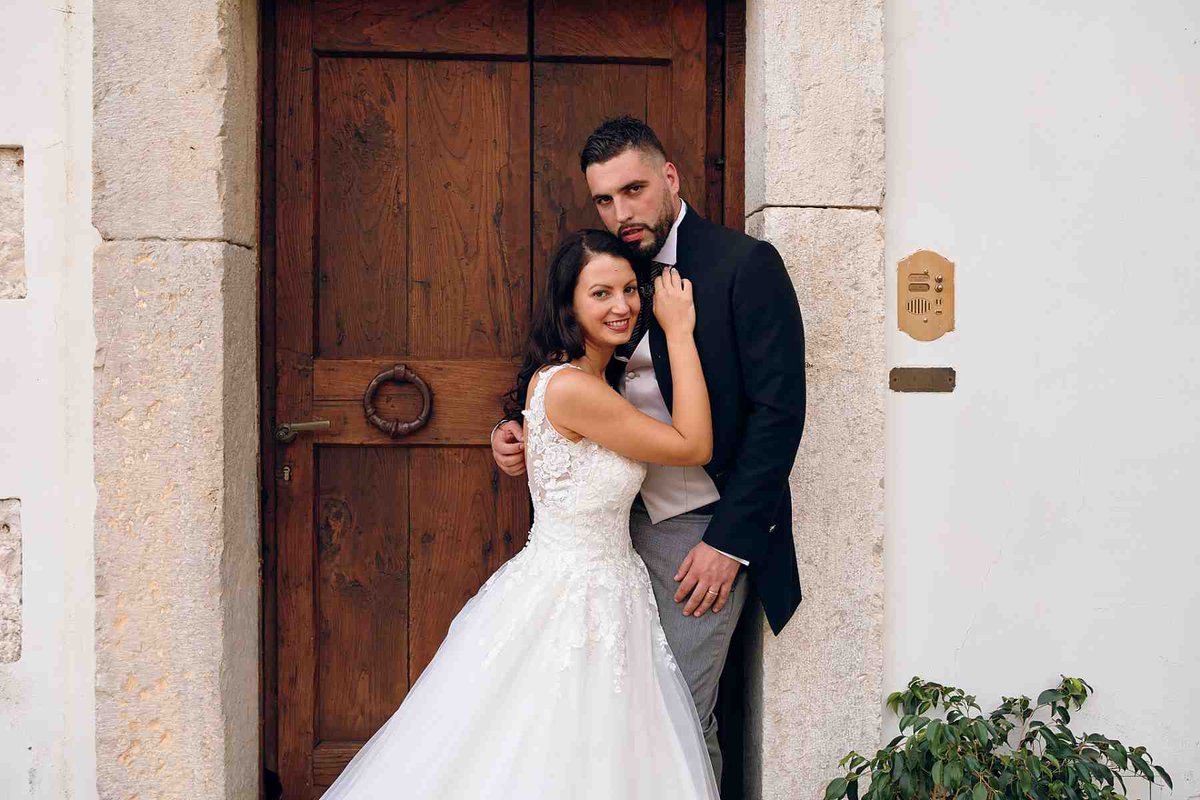 weddings_map's tweet photo. Trash the Dress translated means destroy the dress.

After the wedding day the bride and groom undergo a photo shoot in unusual places... so to speak, places where we are not used to seeing them and where clothes can be mistreated, dirtied, destroyed... 
#weddingsmap https://t.co/2pnRo7MYMB