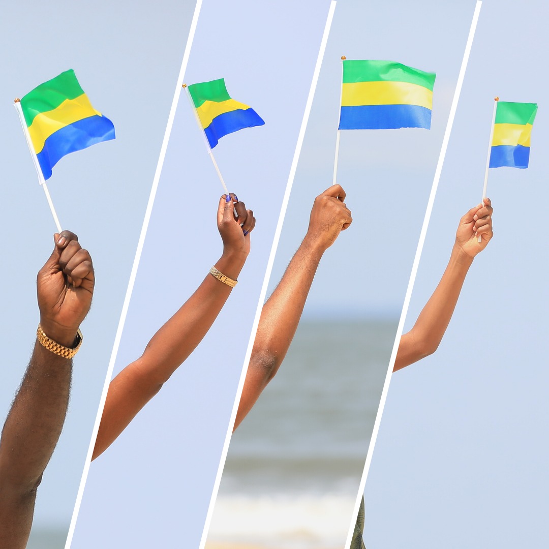 Éblouissant et fier, le jour sublime monte
Pourchassant à jamais l'injustice et la honte.
Qu'il monte, monte encore et calme nos alarmes,
Qu'il prône la vertu et repousse les armes.
#9août #drapeau