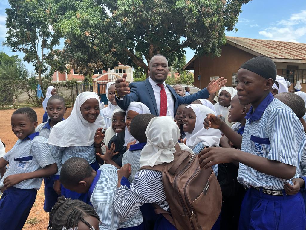 HonKakembo's tweet photo. Children are our future, and we must invest in them 📚 ⚽ 🗣️

Today I paid a visit to Kiwafu Moslem Primary School in Entebbe Municipality. Here I met brilliant young girls and boys who are eager to learn, play and enjoy a better Uganda than us, their parents.

We interacted about the challenges they face and as a Ssalongo, I counselled and guided them on how to  avoid and overcome challenges like HIV, early sex, early pregnancies et al.

I concluded my visit with a donation of new curriculum textbooks, sports equipment and other material support to the school. 

My campaign to foster literacy, identify talent and sensitize pupils in Entebbe Municipality continues. 

#KungaUganda #EducateTheGirlChild