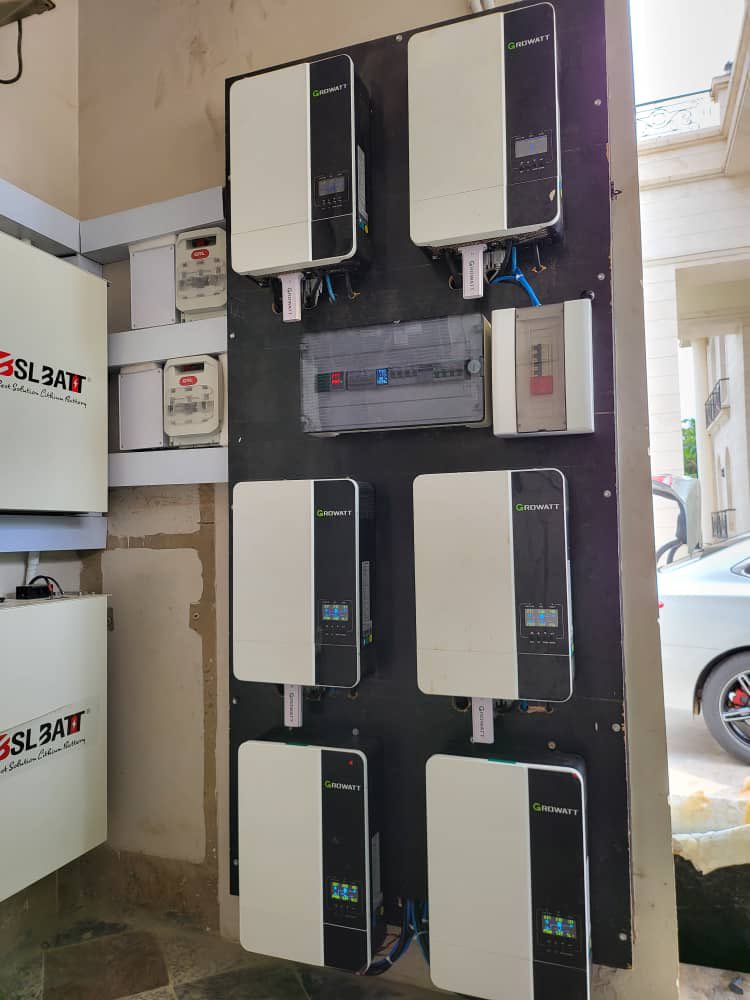 Jfosolutions's tweet photo. 30kva with 60kWh storage swap for a client in Abuja.

Total PV: 24kWp

🔋 **Battery Swap Alert!** 🚀
From Gel ➡️ Lithium!
Why make the switch? 
1. 🌍 Longer life cycle - Lithium batteries can last 2-3 times longer than Gel! Our Lithiums comes with 6000 cycles. https://t.co/IQhM5q5jOF