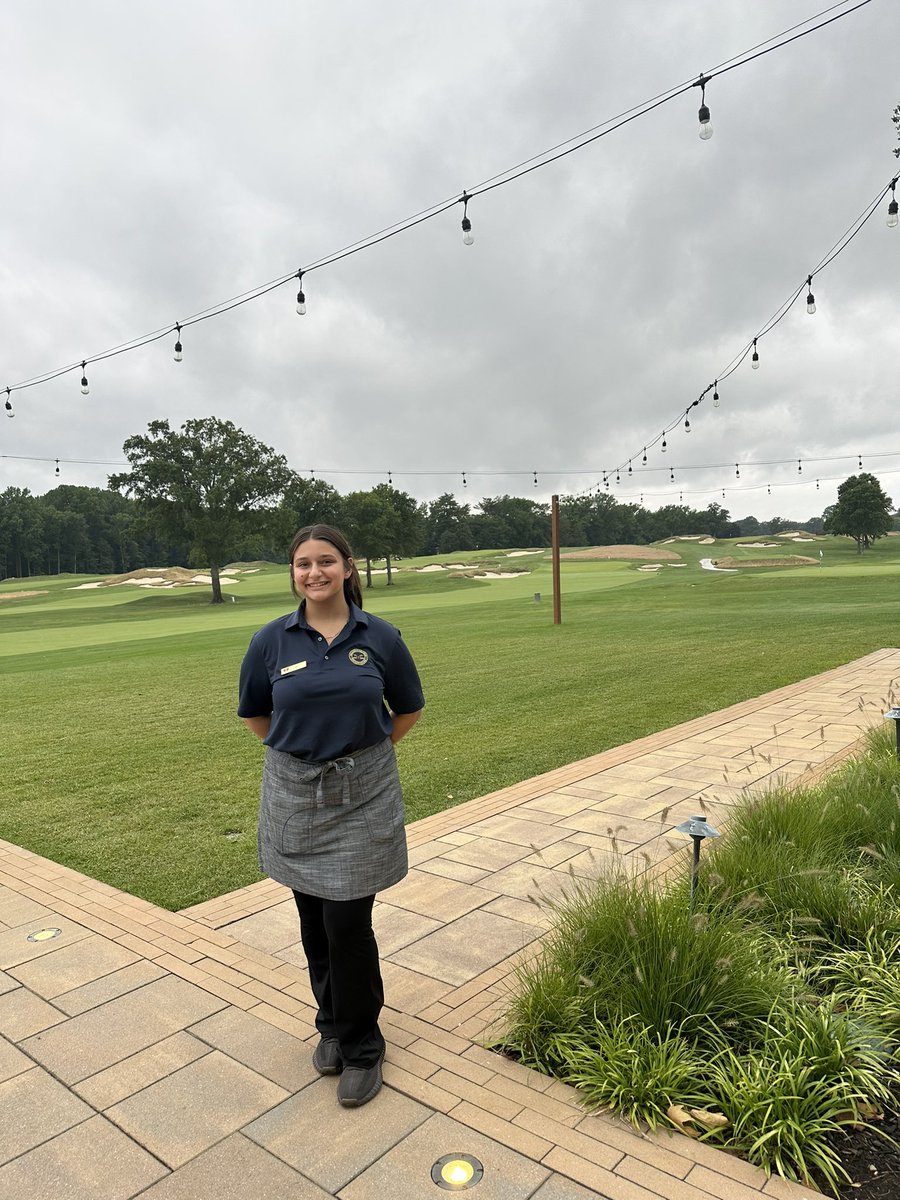 5starcafeFHS's tweet image. Emily T. Completing her Internship at Hollywood Golf Club. From napkin folding techniques, upscale dining service, and conversing with members in an unique setting. We couldn’t be more proud and thankful for our partnership to provide students with this experience.  #FRHSD #WBL