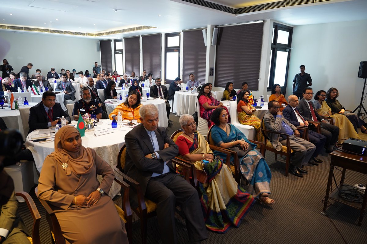 ChappazSeverine's tweet photo. Today, @ICRC in Colombo welcomes delegates from South Asia and Iran to 12th South Asia conference on International Humanitarian Law with our co-hosts @MFA_SriLanka. Looking forward to vibrant discussions on "Protection of persons in contemporary armed conflicts" #IHL #SriLanka https://t.co/kOyS9LWTgq