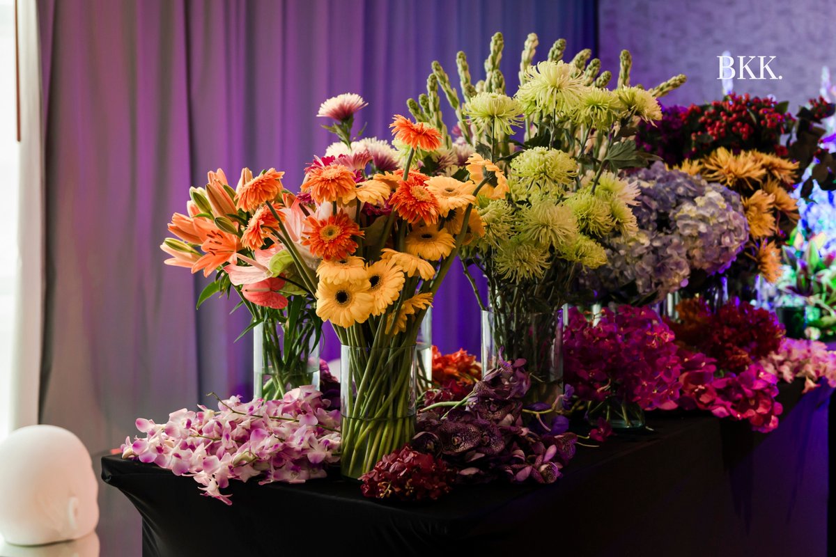 bkkmenu's tweet photo. ชวนคุณมาเวิร์กช็อปจัดดอกไม้ในกิจกรรม ‘Rhythm of Wellness’ ท่ามกลางสีสันของดอกไม้แปลกตาและความหอมอันแสนรื่นรมย์จาก PAÑPURI
.
https://t.co/qPYuHaqUjN
.
#bkkmenu #bkkplay #workshop
#PANPURI
#OneNightinBangkok
#ScentsofPANPURI https://t.co/UZv1kYrQkp