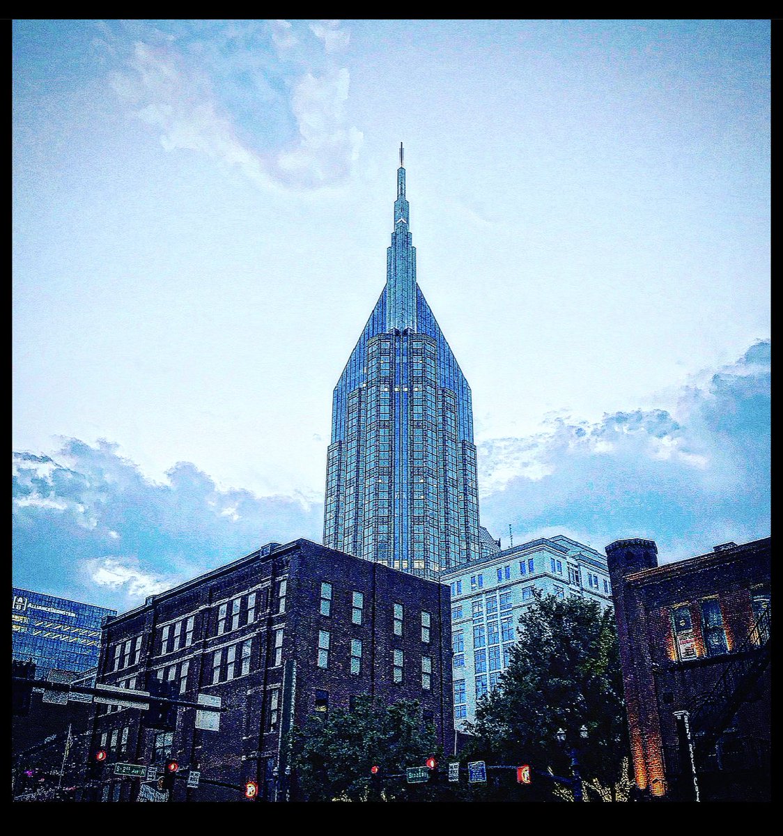 nowprayingnash's tweet photo. We see you standing there Batman
#nashville #Tennessee #iconic #tower #batmanbuilding #architecture #musiccity #photooftheday #skyline #wednesdays #wednesday https://t.co/0BahTkTFyi