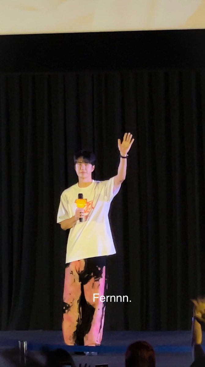 fern330's tweet photo. ได้เจอกันแล้วนะ ได้เจอแล้วจริงๆ ดีใจไม่รู้จะพูดยังไงดี หื้อออ รอเค้ามา 3 ปี วันนี้ก็เป็นจริงแล้ว ได้ยินเสียงเค้า ได้เห็นเค้ายืนอยู่ข้างหน้า ชีวิตนี้คอมพลีทสุดๆแล้ว ขอบคุณอะไรก็ตามที่ทำให้ได้เจอกัน ขอบคุณหวังอี้ป๋อที่คอยฮีลใจได้ในทุกๆเรื่อง ขอบคุณที่เกิดมานะ 🥺🫶

#WangYibo https://t.co/ItD6Xk4UMf